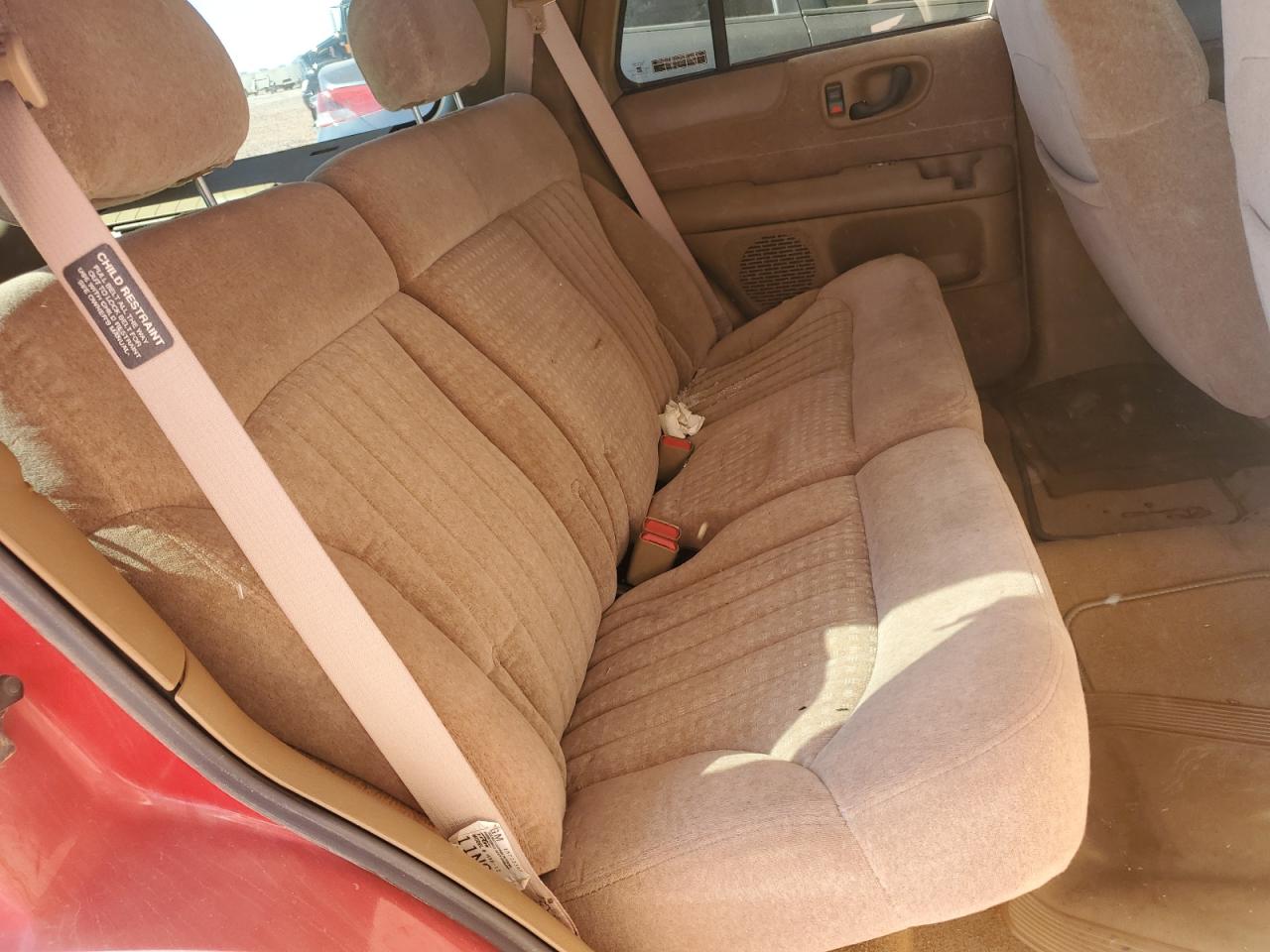 1998 Chevrolet Blazer VIN: 1GNDT13W3W2225581 Lot: 90670835