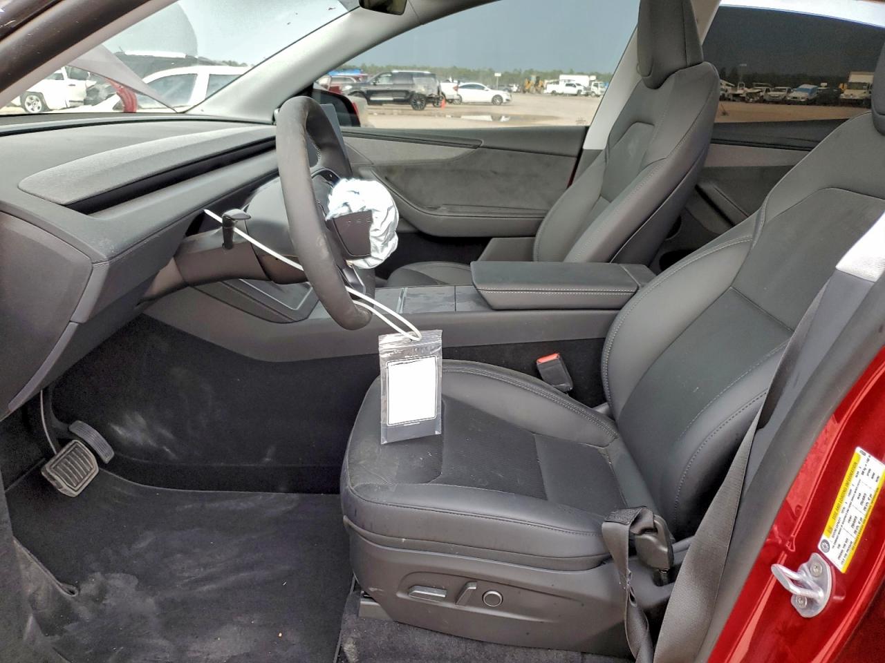 2026 Tesla Model Y VIN: 7SAYGDED0TA470309 Lot: 93713595