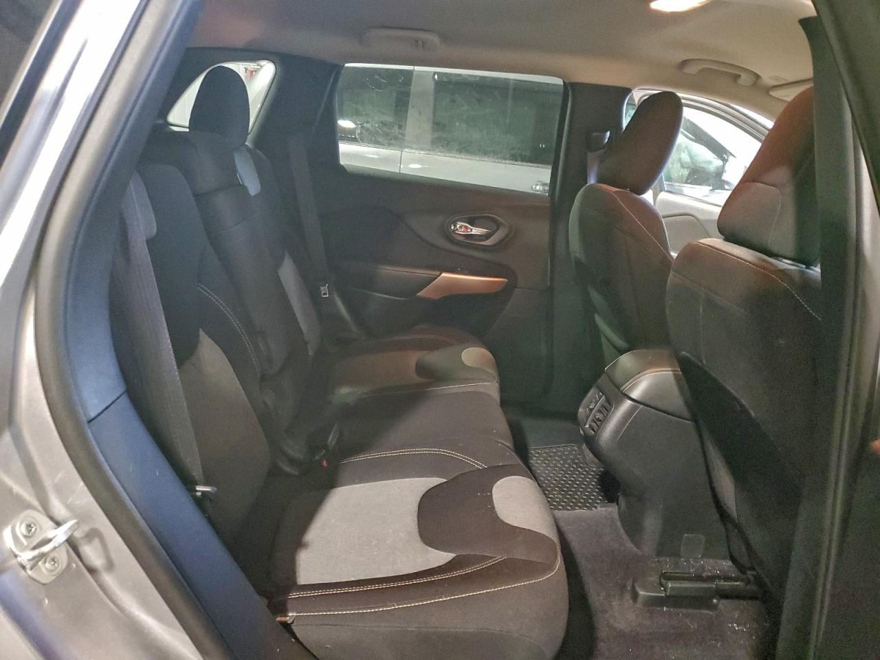 2018 Jeep Cherokee Latitude VIN: 1C4PJLCB2JD511522 Lot: 93186065