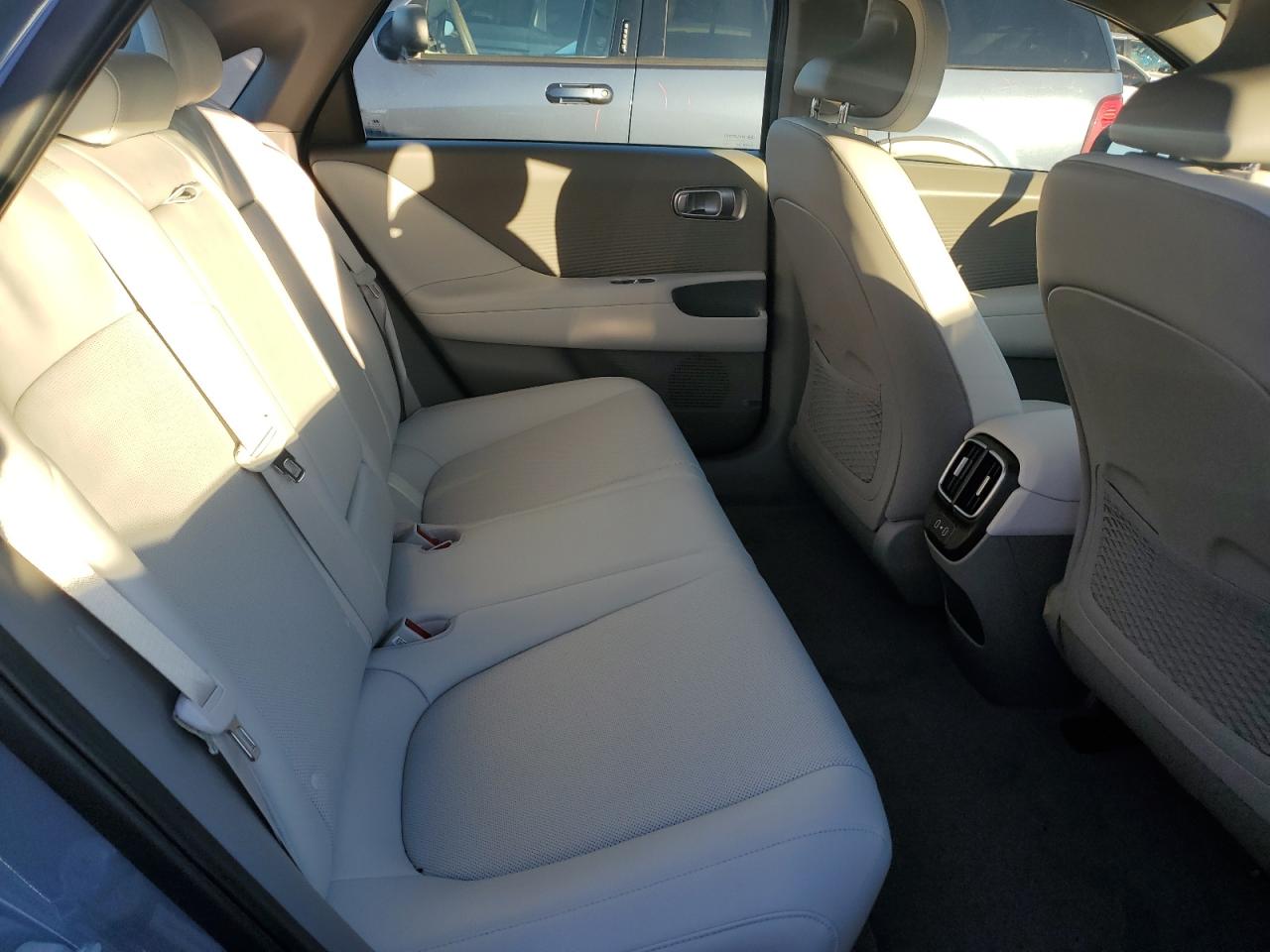 2025 Hyundai Ioniq 6 Limited VIN: KMHM54AC3SA092670 Lot: 93147505