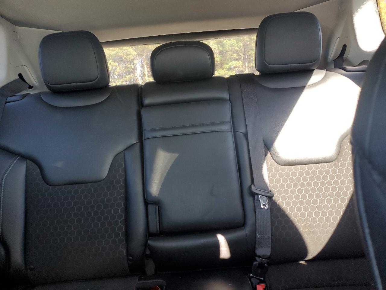 2018 Jeep Compass Latitude VIN: 3C4NJDBB4JT153140 Lot: 92148305