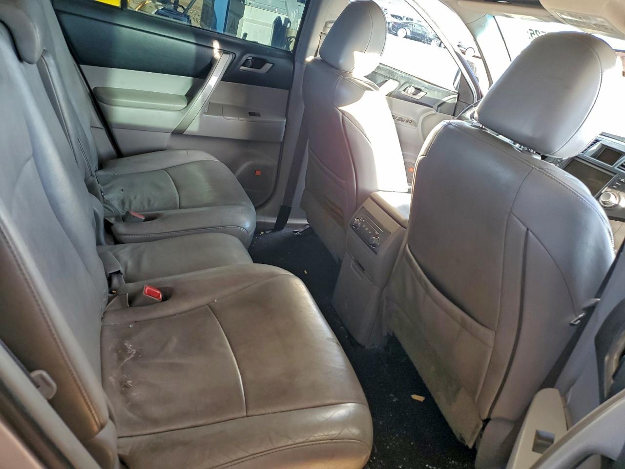 2011 Toyota Highlander Base VIN: 5TDZK3EH1BS037799 Lot: 94752555