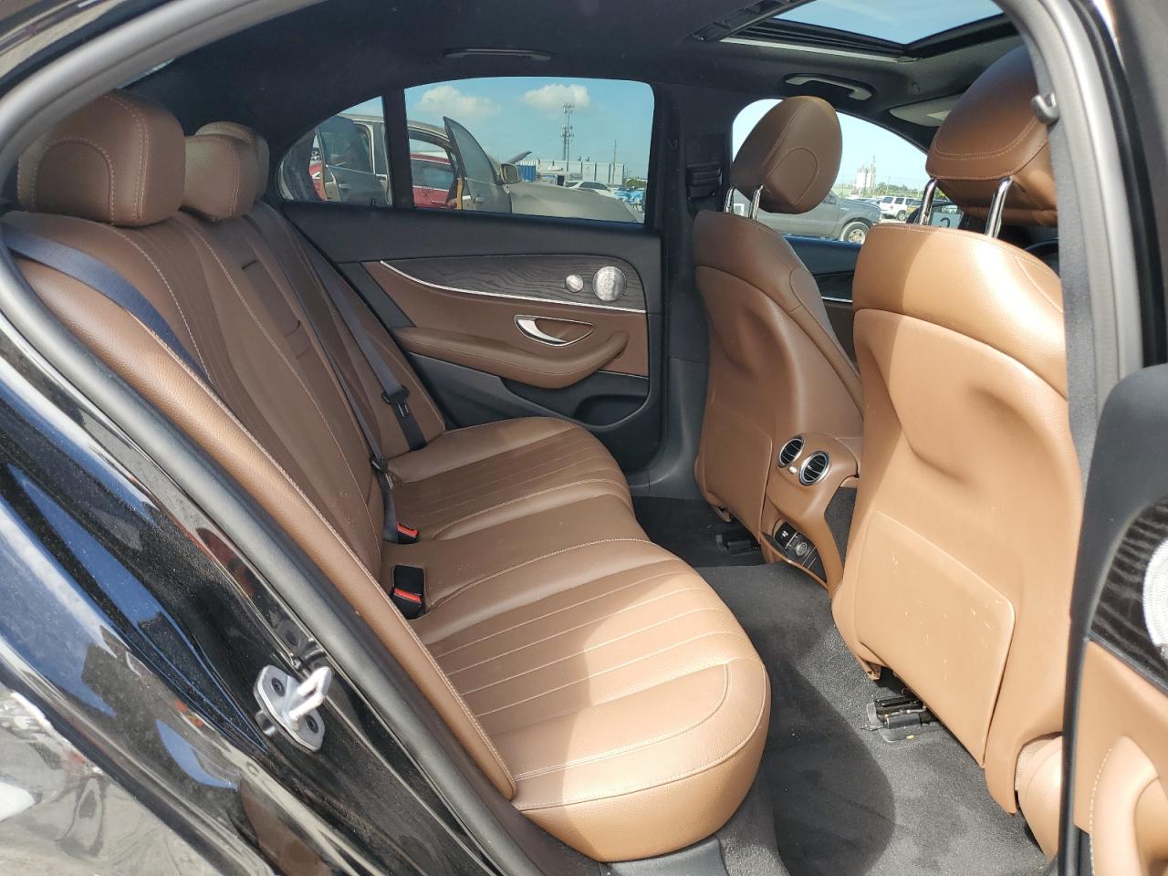 2018 Mercedes-Benz E 300 VIN: WDDZF4JB8JA467083 Lot: 91845125