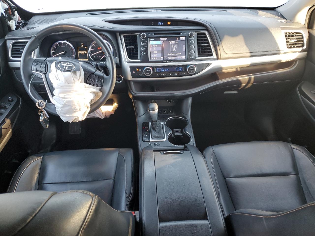 2016 Toyota Highlander Xle VIN: 5TDJKRFH4GS502274 Lot: 92252495