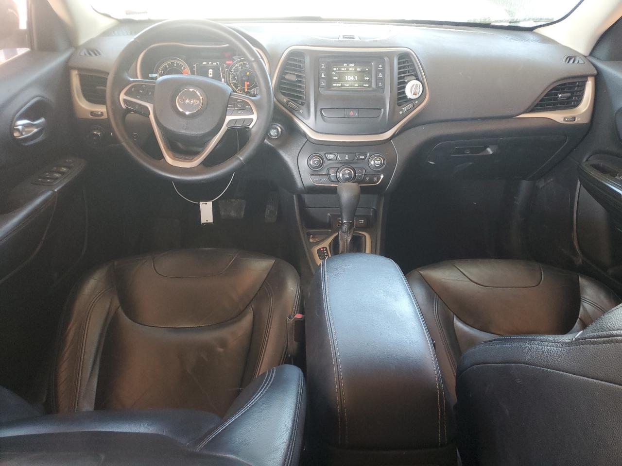 2016 Jeep Cherokee Latitude VIN: 1C4PJLCB2GW297399 Lot: 92908455