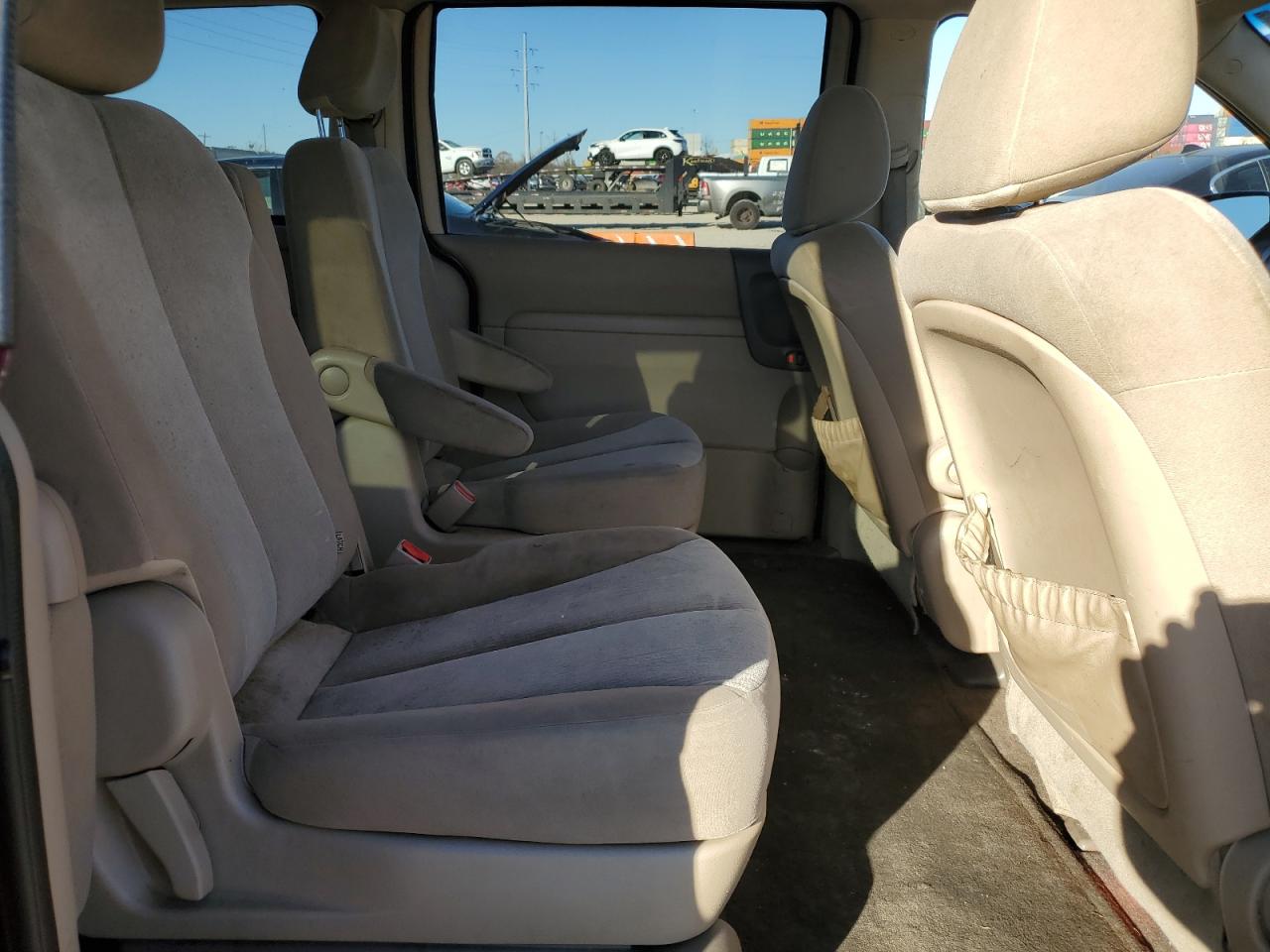 2011 Kia Sedona Lx VIN: KNDMG4C7XB6369235 Lot: 92930985