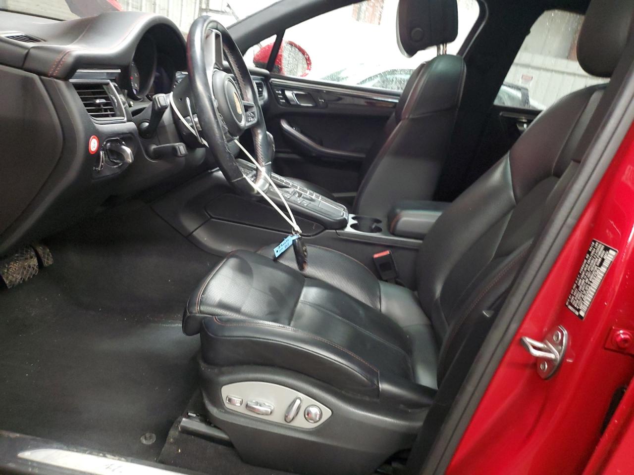 2018 Porsche Macan S VIN: WP1AB2A56JLB37561 Lot: 92090355