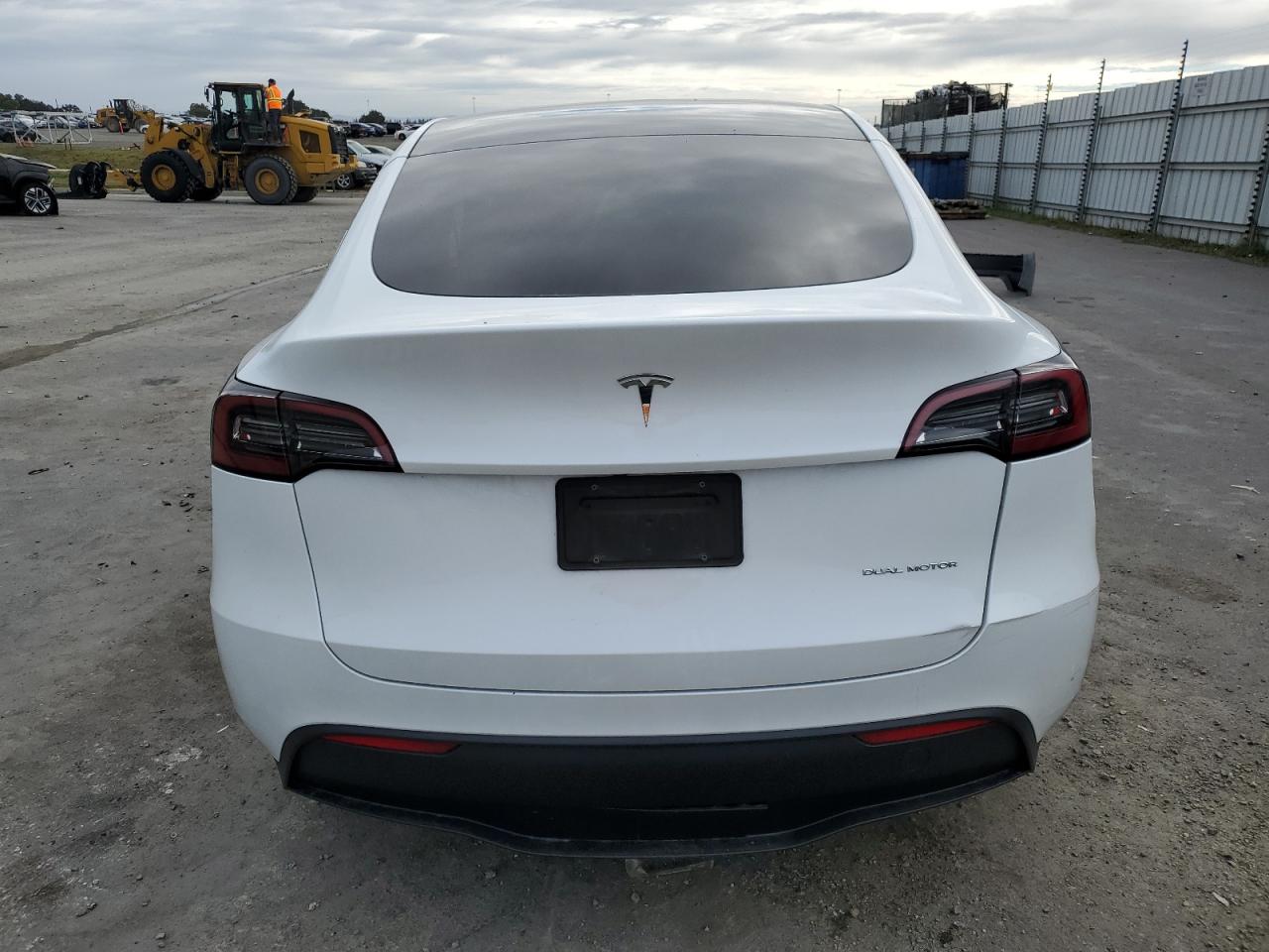 2023 Tesla Model Y VIN: 7SAYGDEEXPF741054 Lot: 89909765