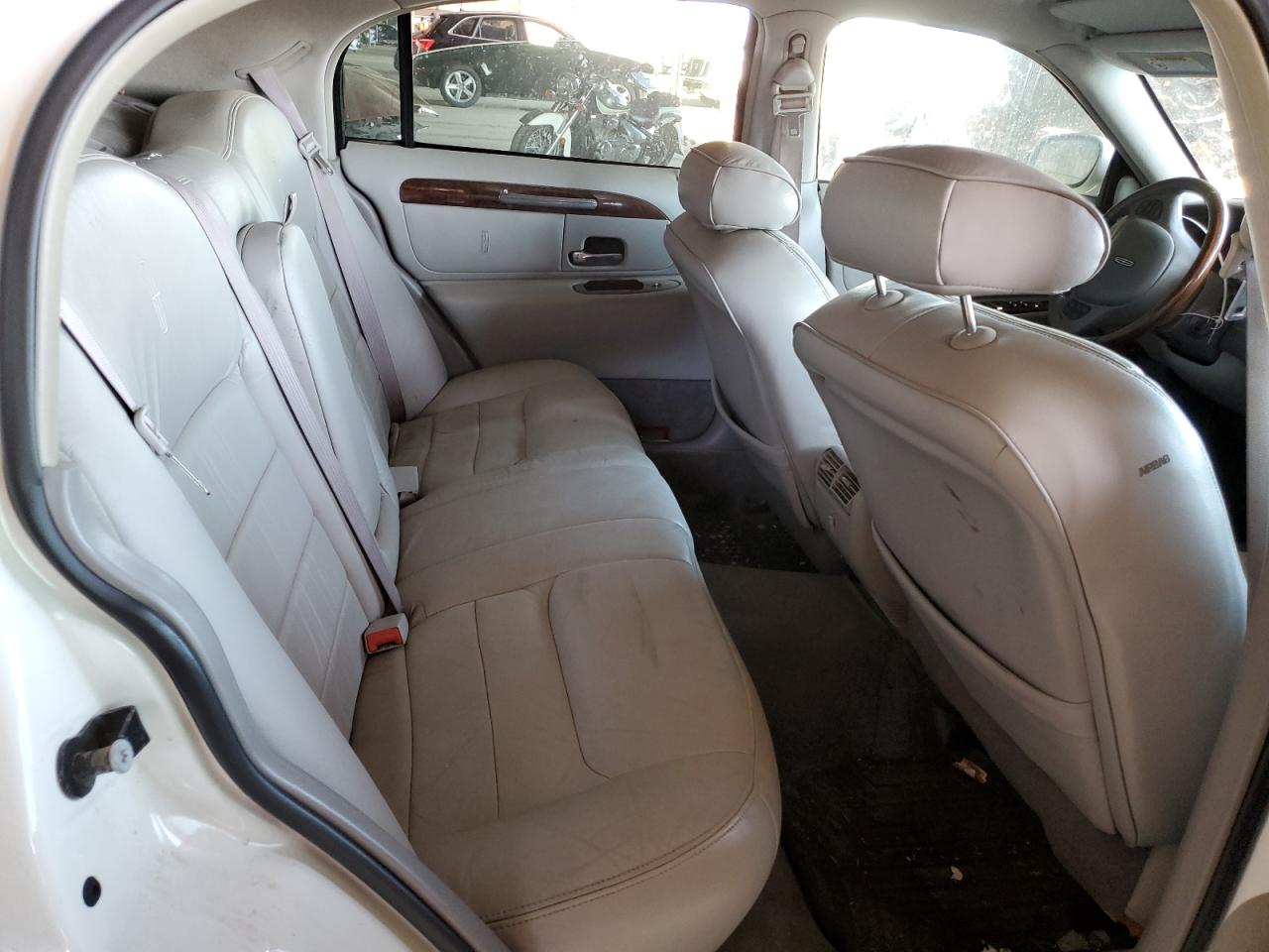 2001 Lincoln Town Car Signature VIN: 1LNHM82W51Y607145 Lot: 91359645