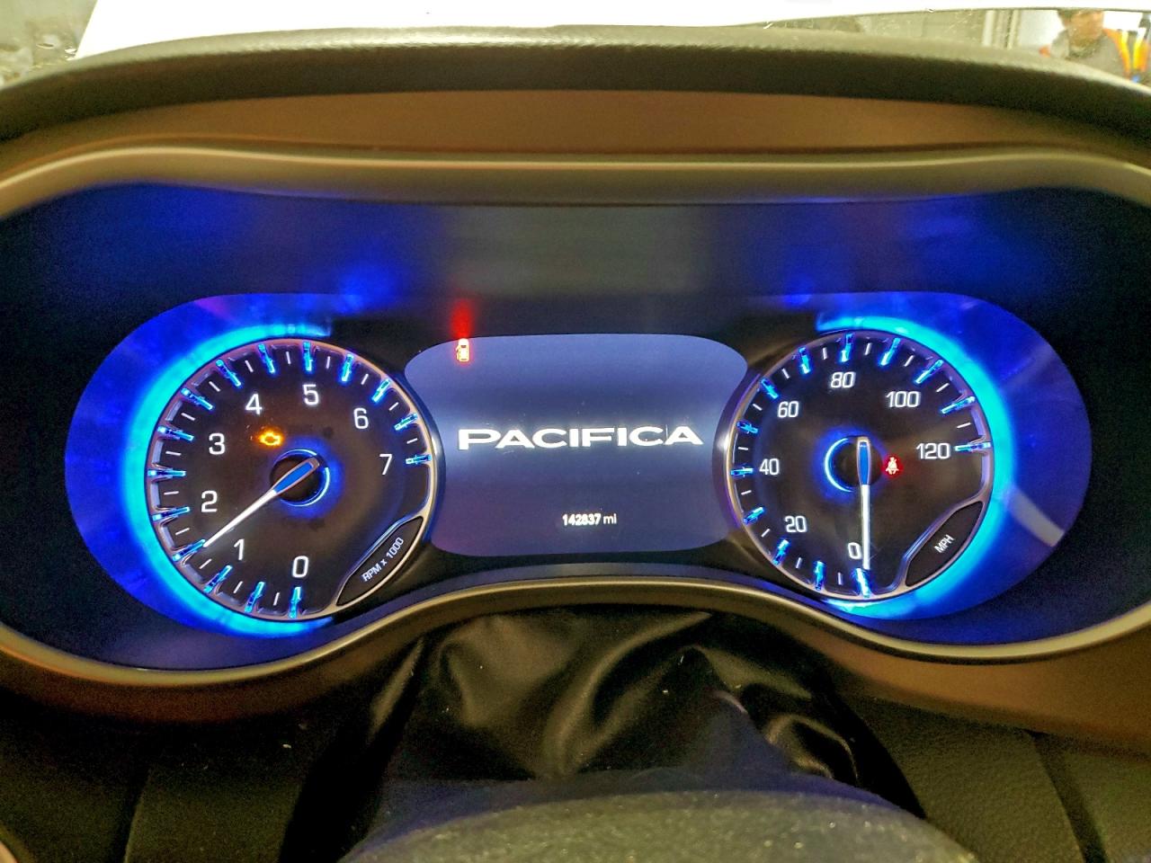 2018 Chrysler Pacifica Touring L VIN: 2C4RC1BG9JR320925 Lot: 94344985