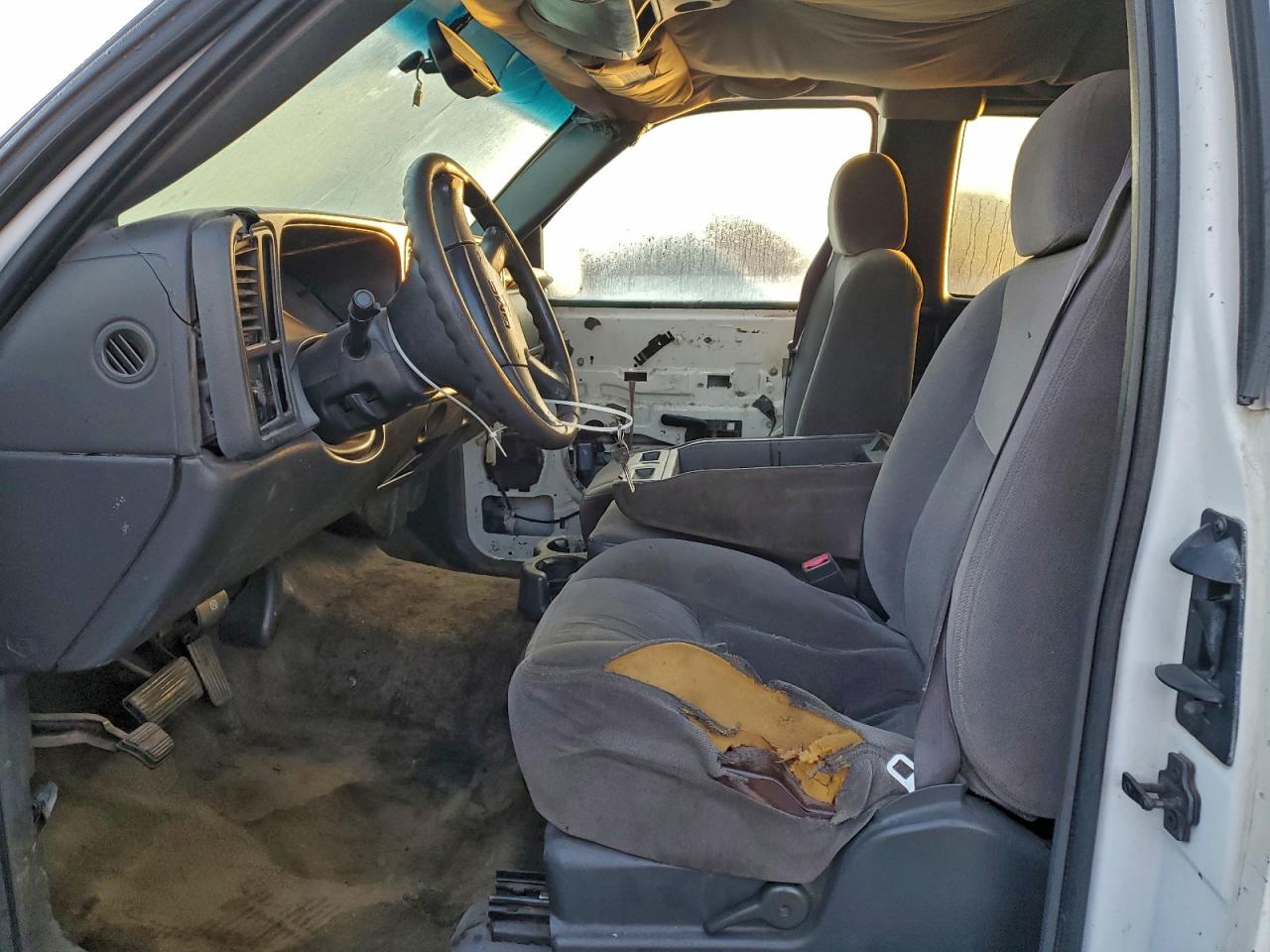 2004 GMC New Sierra C1500 VIN: 2GTEC19V241124329 Lot: 94137275