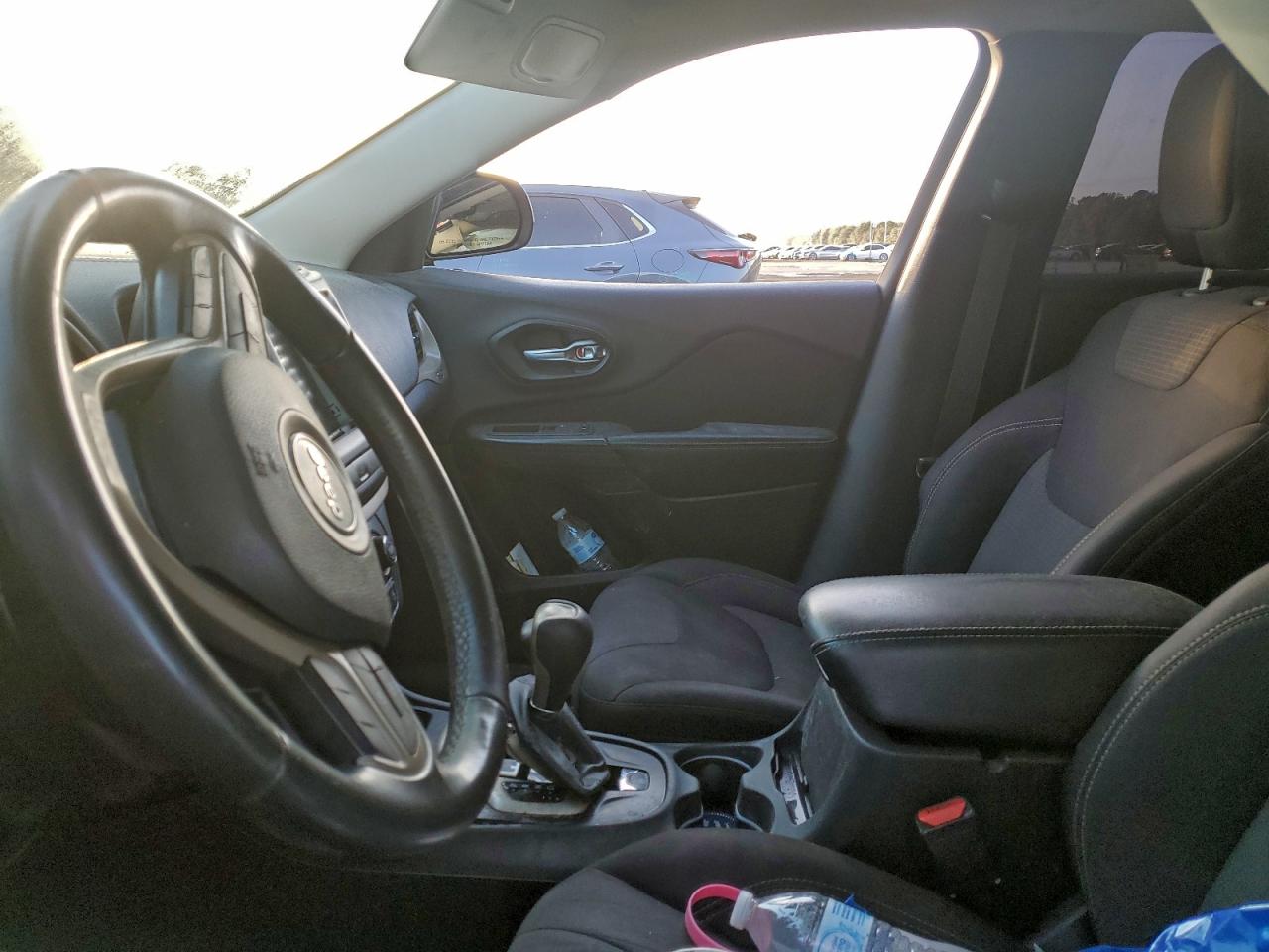 2015 Jeep Cherokee Latitude VIN: 1C4PJLCB8FW722266 Lot: 94273065