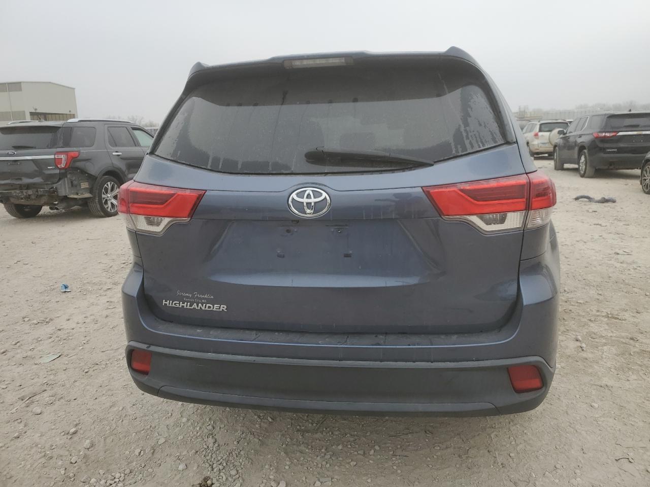 2018 Toyota Highlander Le VIN: 5TDZZRFH7JS239235 Lot: 92957615