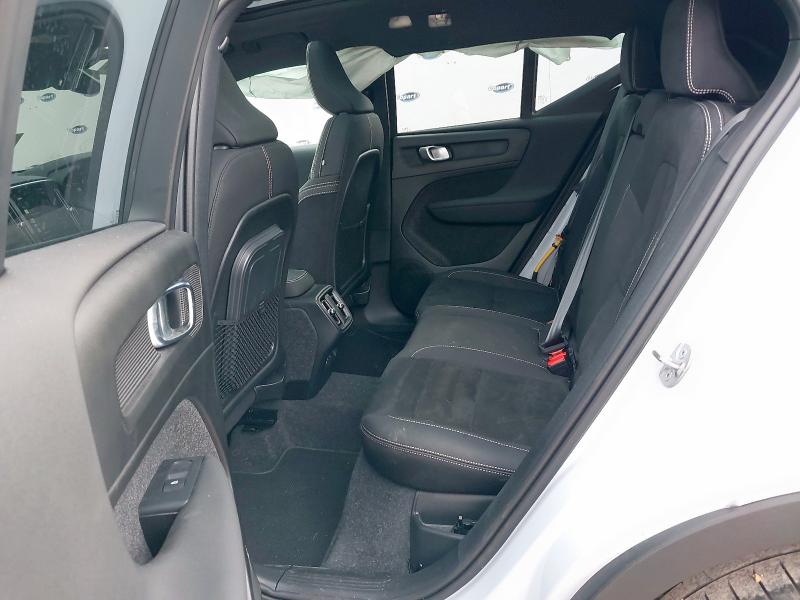 2024 VOLVO XC40 2.0 B3P ULTIMATE DARK 5DR AUTO