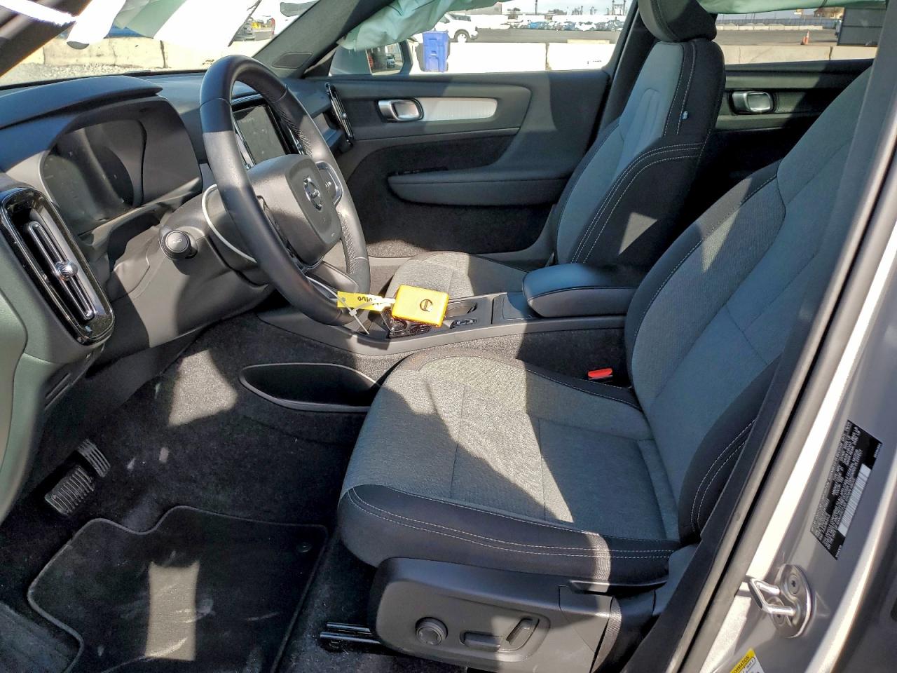 2025 Volvo Xc40 Core VIN: YV4L12UJXS2473823 Lot: 94796195