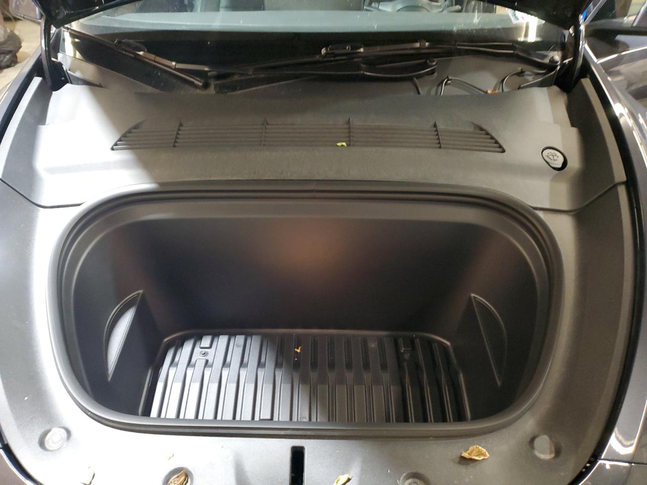 2024 Tesla Model Y VIN: 7SAYGDEE5RA247698 Lot: 90239535