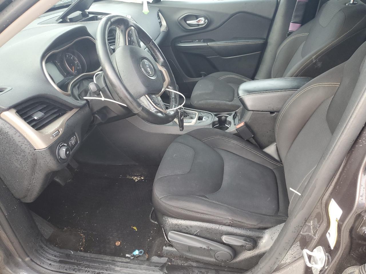 2015 Jeep Cherokee Latitude VIN: 1C4PJMCBXFW551073 Lot: 93643645