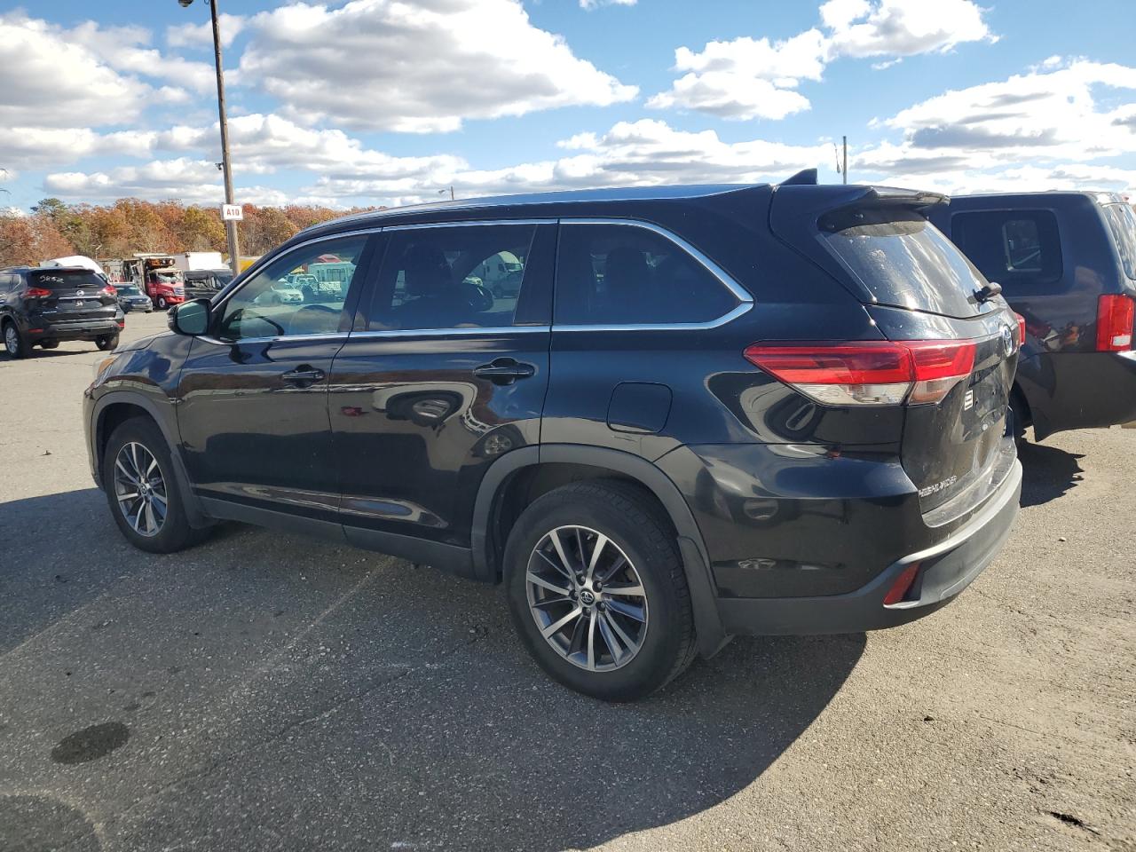 2019 Toyota Highlander Se VIN: 5TDJZRFH2KS621106 Lot: 91936825