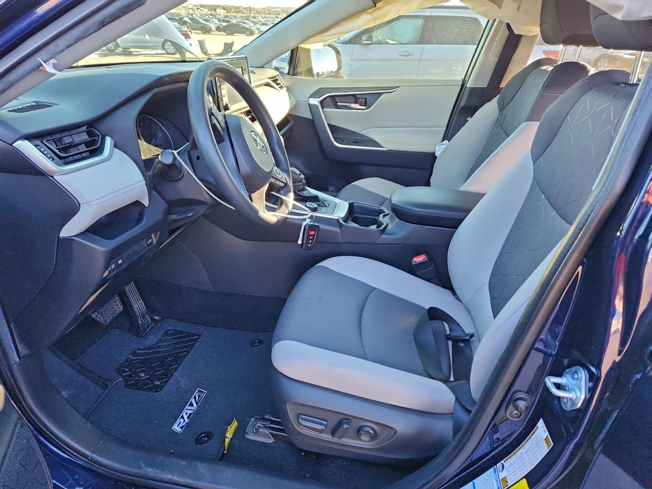 2021 Toyota Rav4 Xle VIN: JTMRWRFV4MD132805 Lot: 93748185