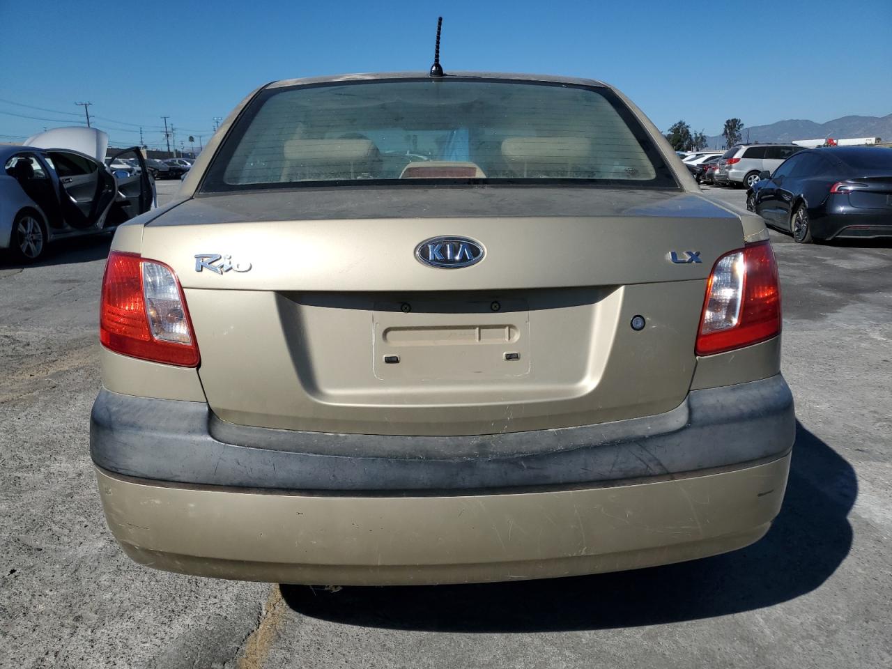 2007 Kia Rio Base VIN: KNADE123576206645 Lot: 92061745