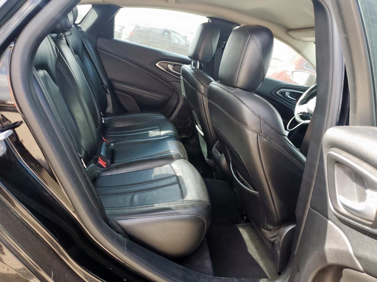 2017 Chrysler 200 Limited VIN: 1C3CCCAB8HN510685 Lot: 92023645