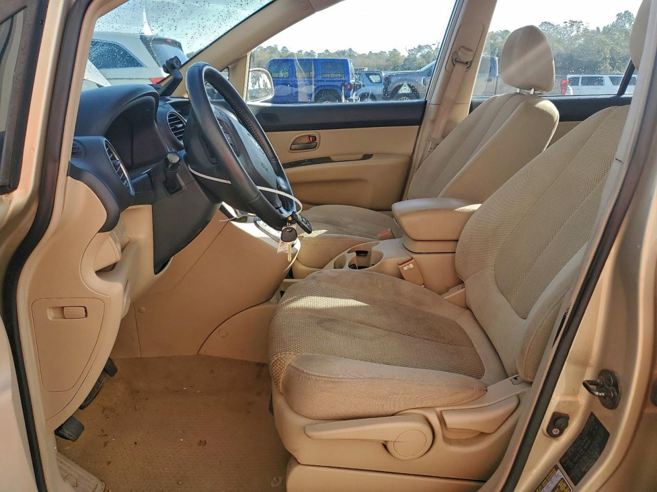 2007 Kia Rondo Base VIN: KNAFG525677024670 Lot: 94335895