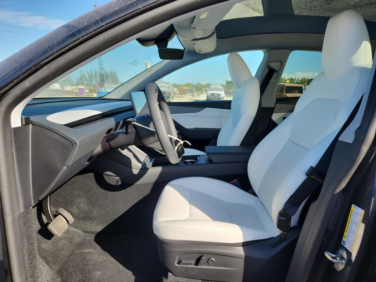 2026 Tesla Model Y VIN: 7SAYGDEE3TA389068 Lot: 90773585