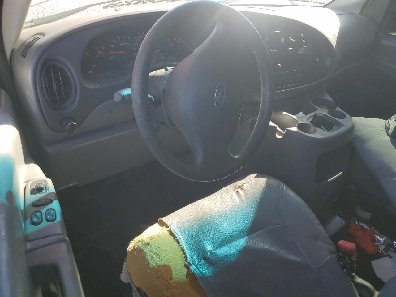 2004 Ford Econoline E150 Van VIN: 1FTRE14W64HA43844 Lot: 92843745