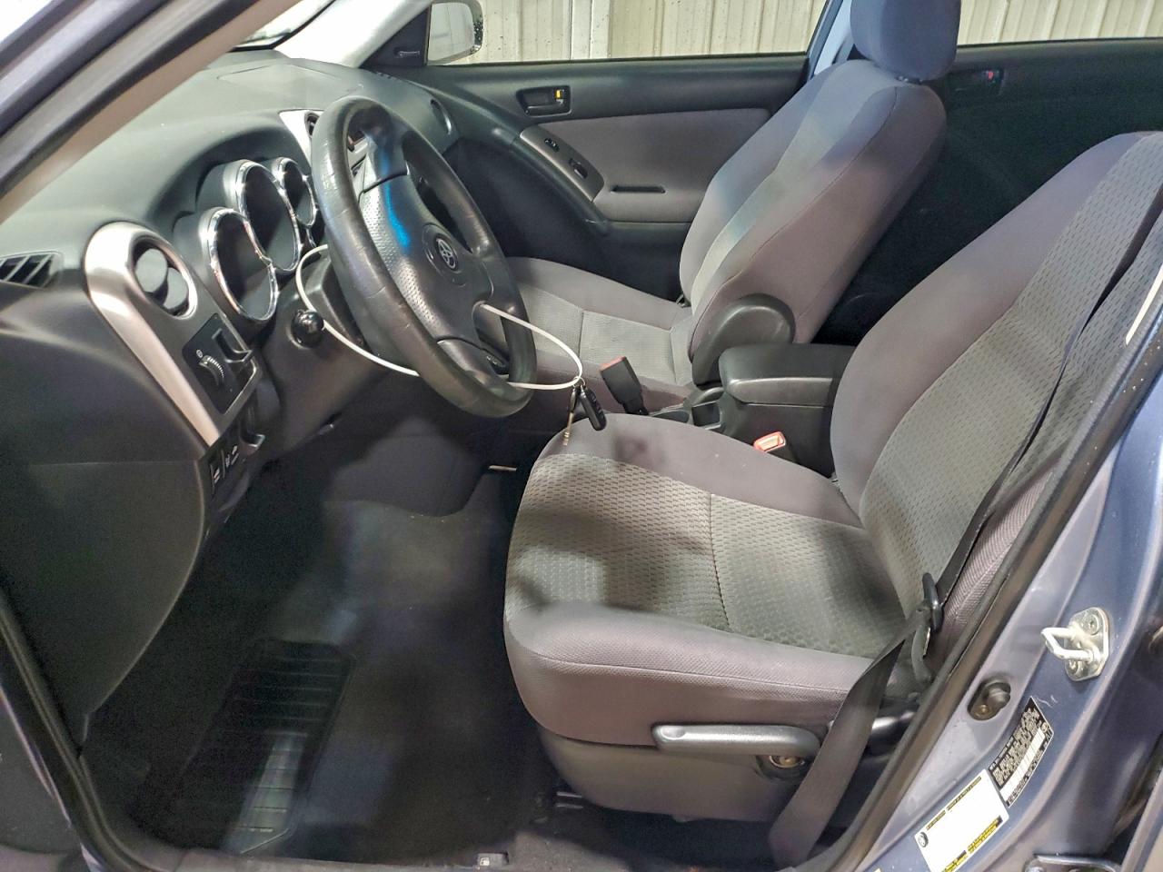 2006 Toyota Corolla Matrix Base VIN: 2T1LR30EX6C563524 Lot: 94430875