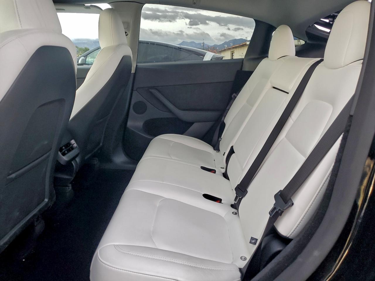 2025 Tesla Model Y VIN: 7SAYGDEE8SF239703 Lot: 94100835