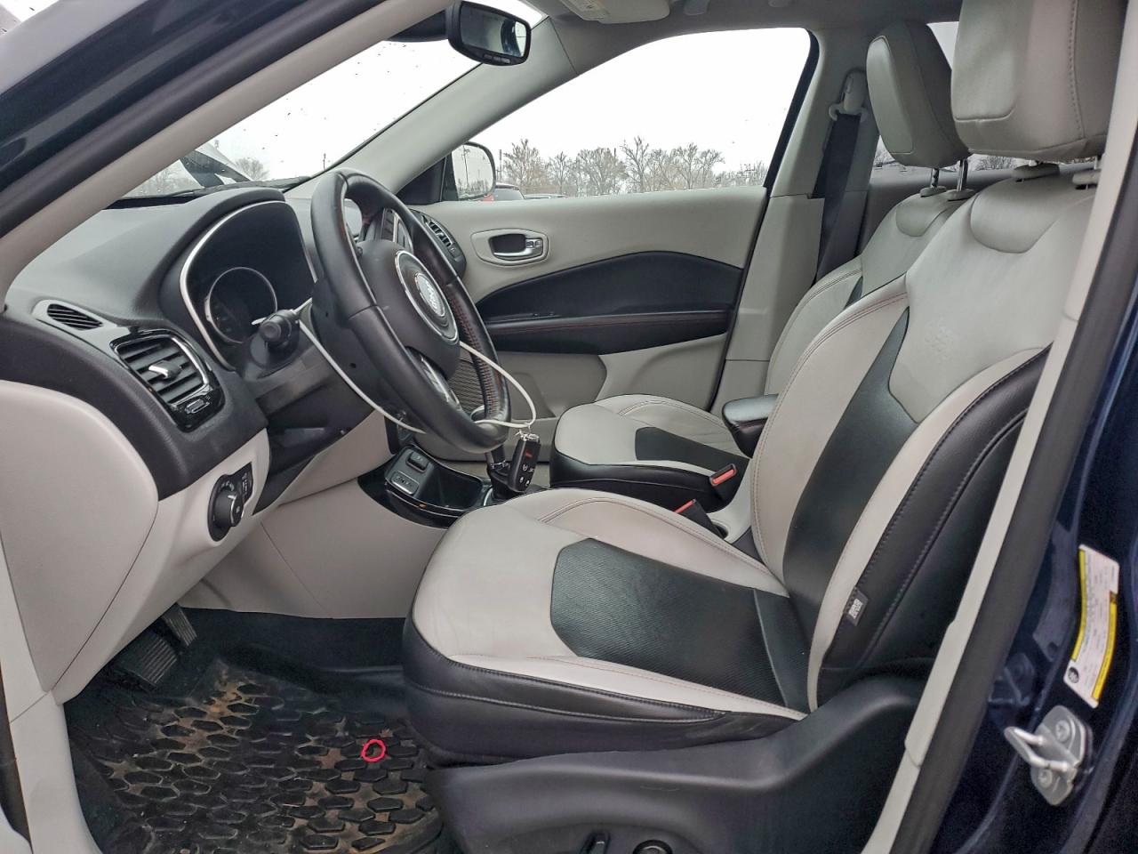 2018 Jeep Compass Limited VIN: 3C4NJCCB2JT240463 Lot: 94029445