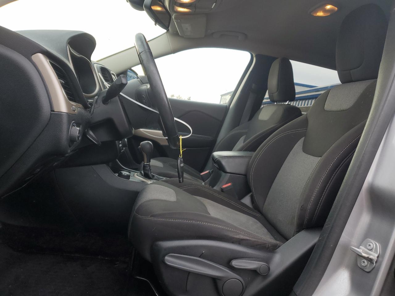 2018 Jeep Cherokee Latitude VIN: 1C4PJMCX3JD614949 Lot: 93633615