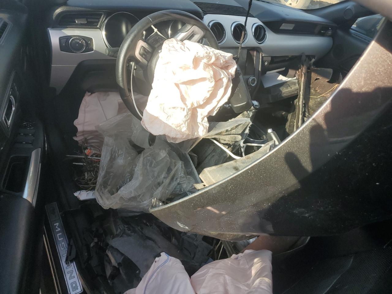 2017 Ford Mustang VIN: 1FATP8UHXH5317215 Lot: 92683615