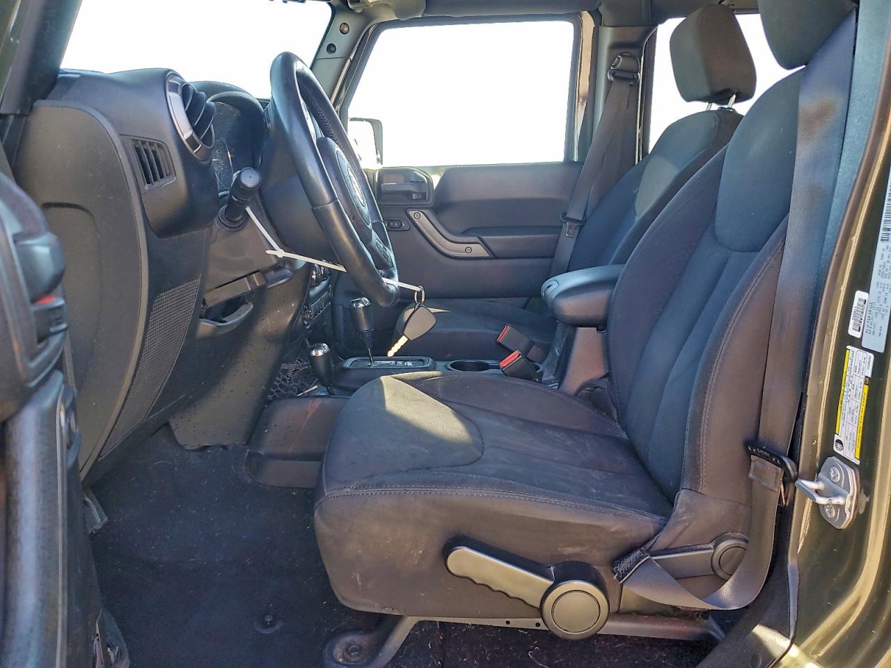 2015 Jeep Wrangler Unlimited Sport VIN: 1C4BJWDG8FL605259 Lot: 94185835