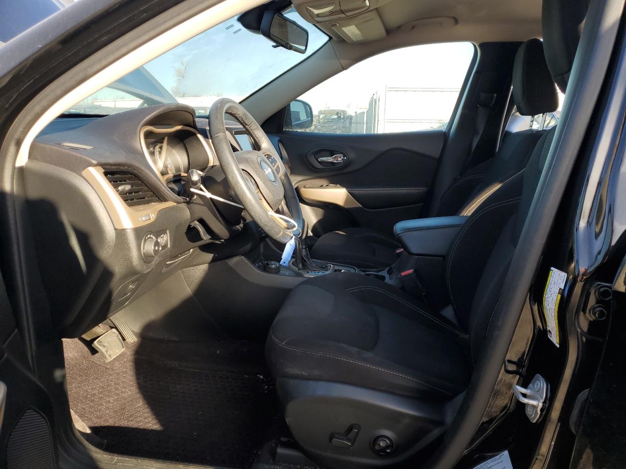 2017 Jeep Cherokee Latitude VIN: 1C4PJMCS6HW655501 Lot: 92485885