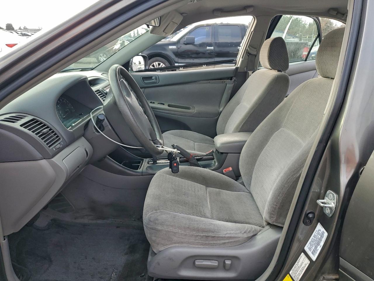 2003 Toyota Camry Le VIN: 4T1BF30K33U560601 Lot: 94110695