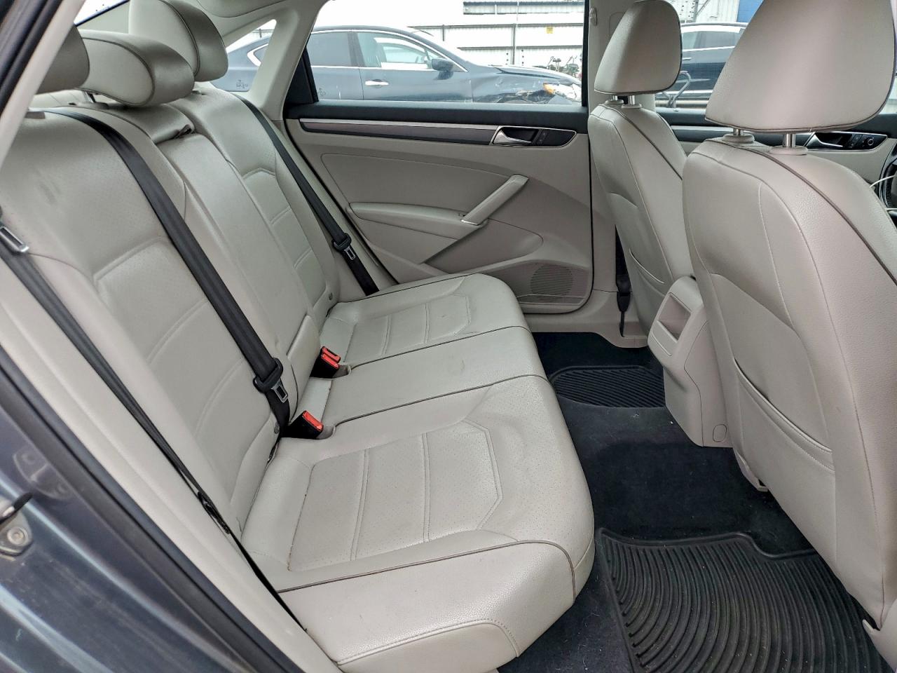 2017 Volkswagen Passat R-Line VIN: 1VWDT7A32HC057270 Lot: 93927365