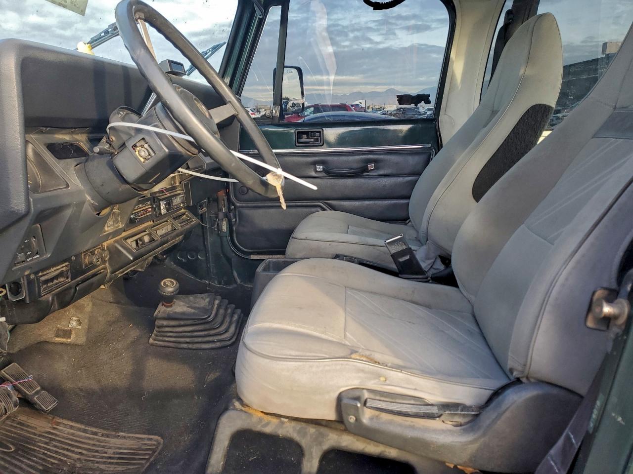 1994 Jeep Wrangler / Yj Se VIN: 1J4FY29S1RP400389 Lot: 81731585