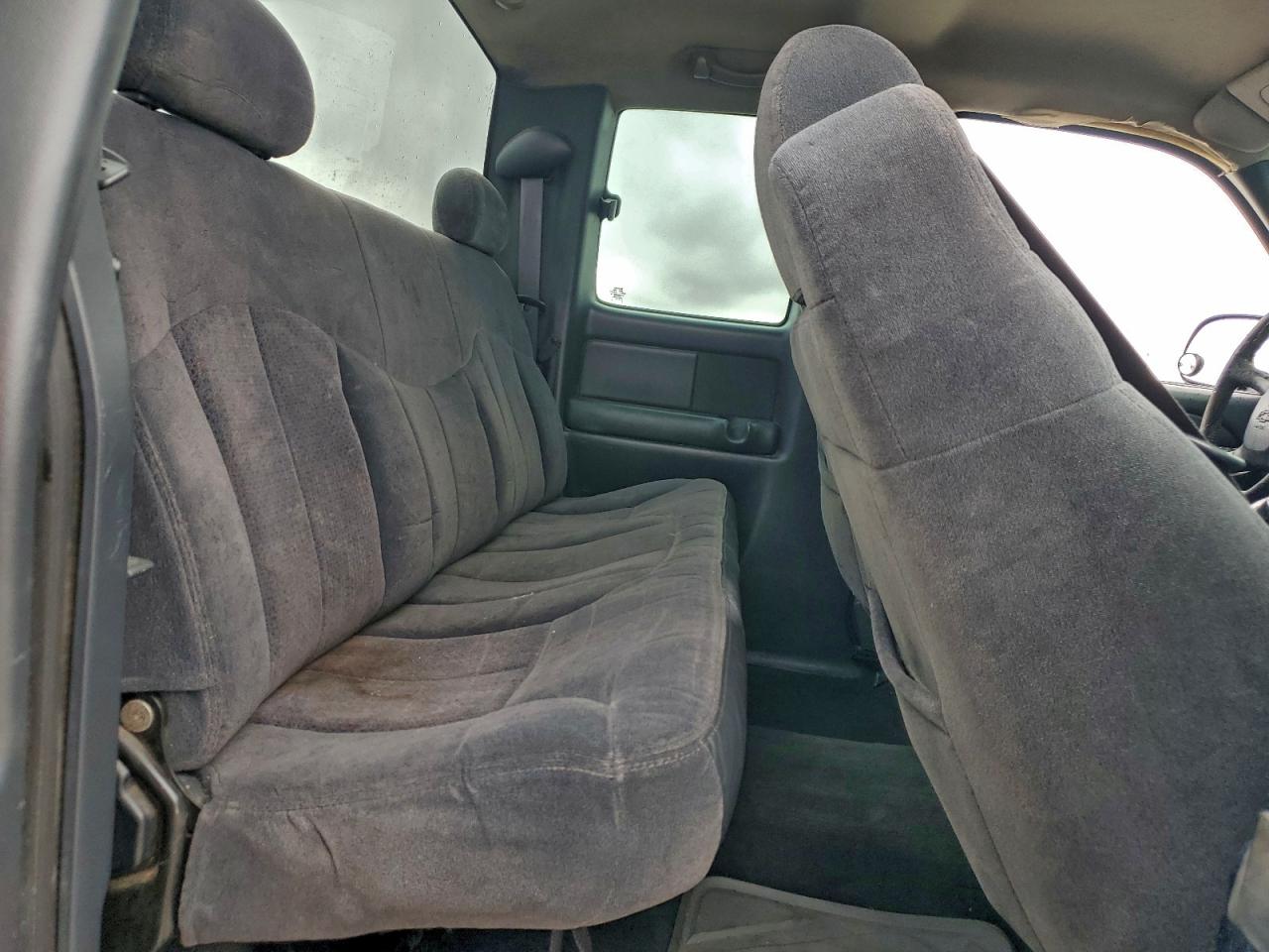 2000 Chevrolet Silverado C1500 VIN: 2GCEC19T5Y1245215 Lot: 93918755