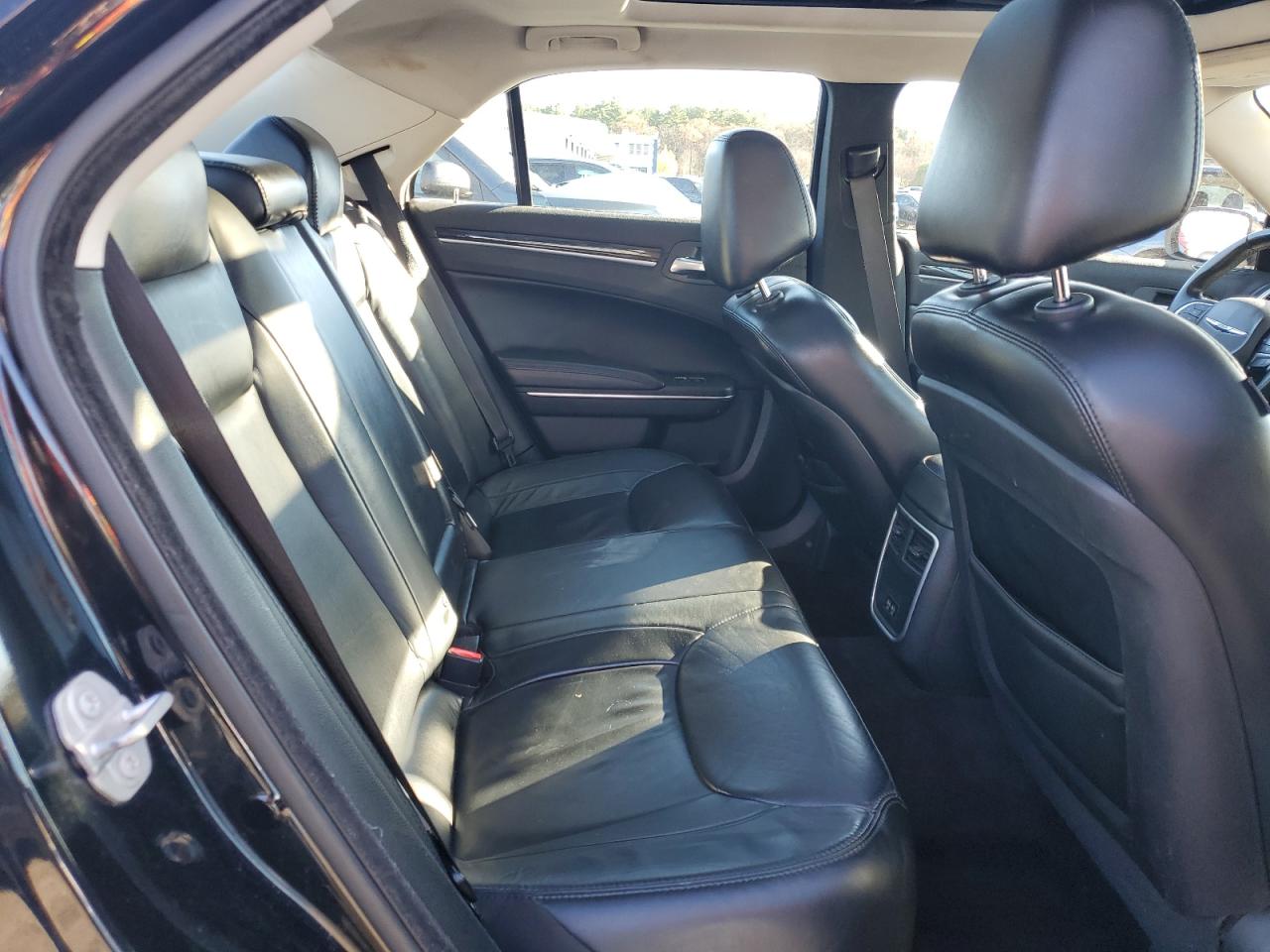 2016 Chrysler 300 Limited VIN: 2C3CCARG3GH358472 Lot: 92820185