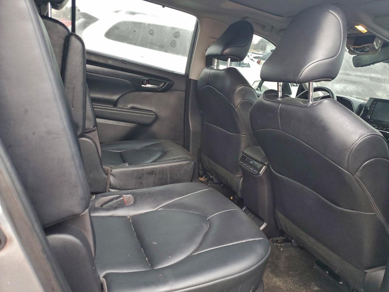 2022 Toyota Highlander Xle VIN: 5TDGZRBH4NS168370 Lot: 92924375