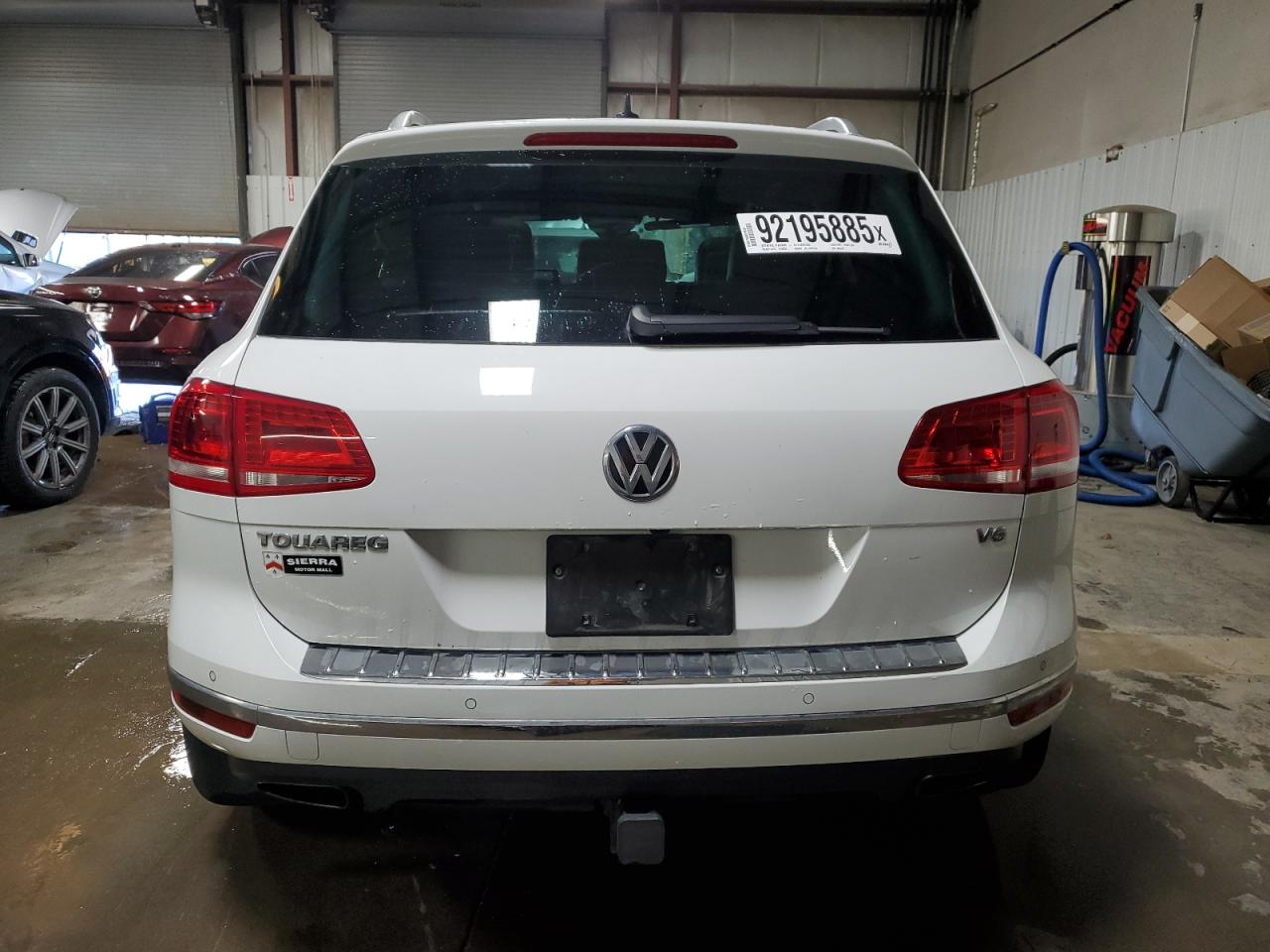 2017 Volkswagen Touareg Wolfsburg VIN: WVGRF7BP8HD005519 Lot: 92195885