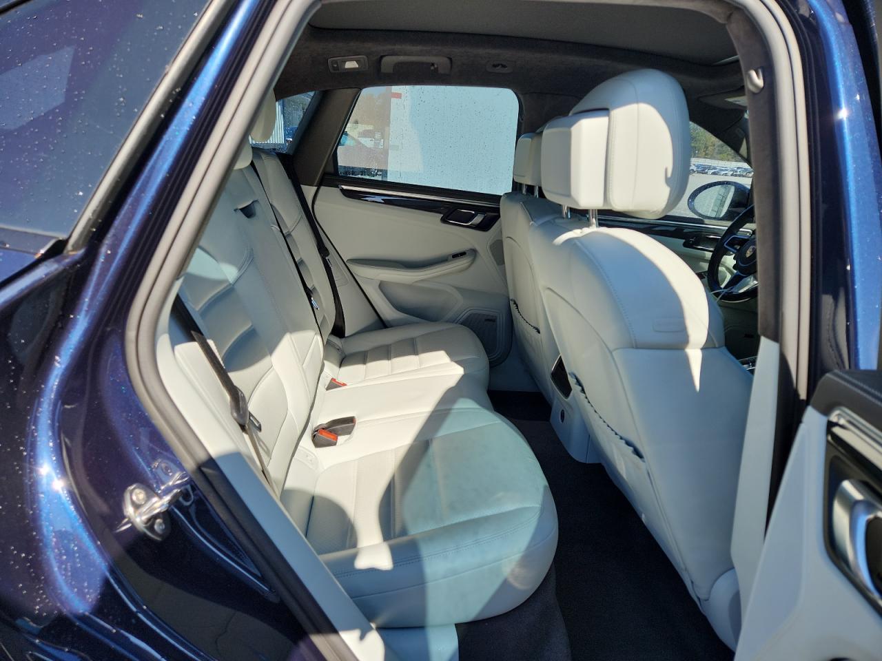 2020 Porsche Macan Turbo VIN: WP1AF2A54LLB60621 Lot: 90726485