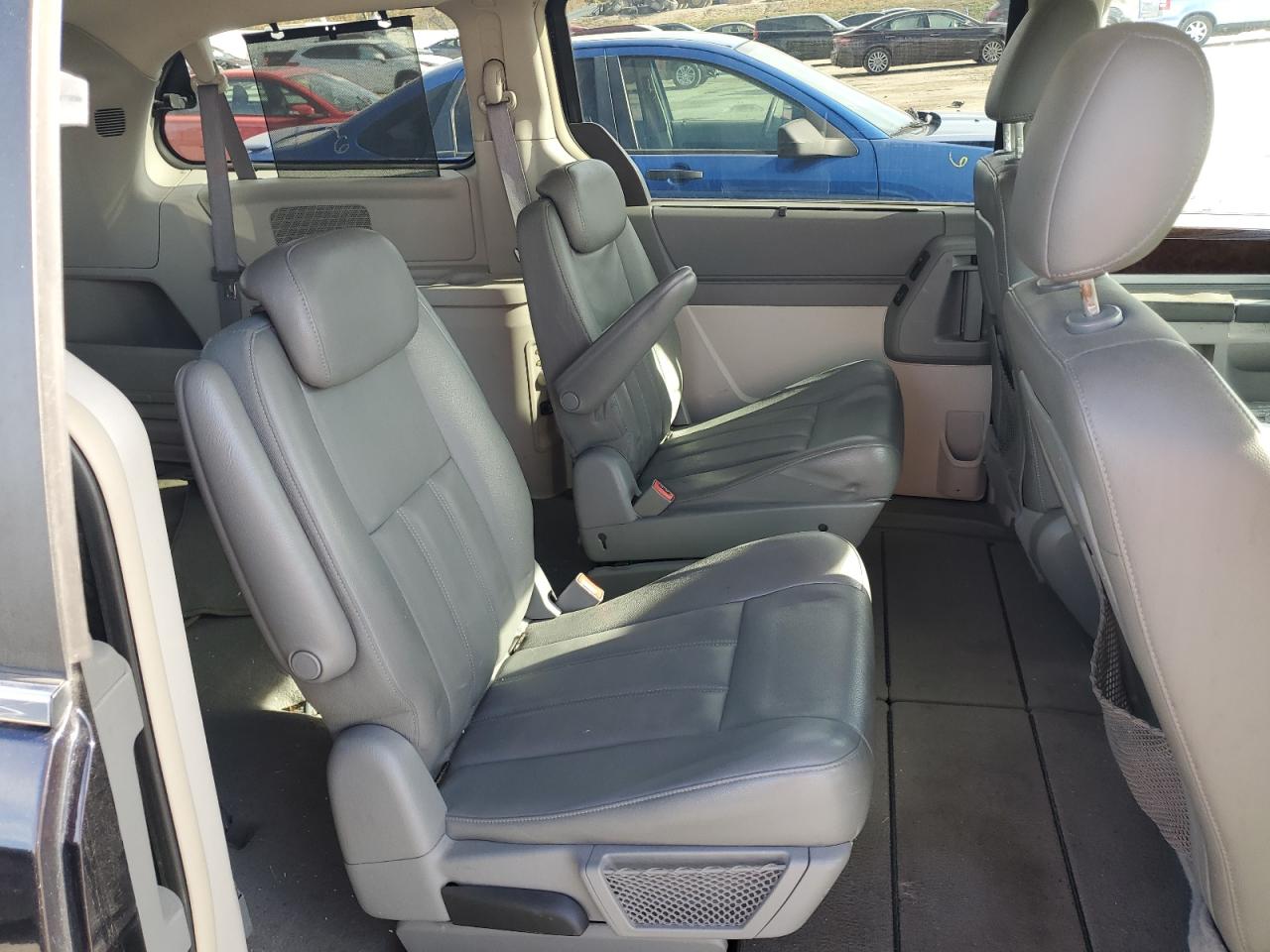 2010 Chrysler Town & Country Touring VIN: 2A4RR5DX2AR153711 Lot: 91486565