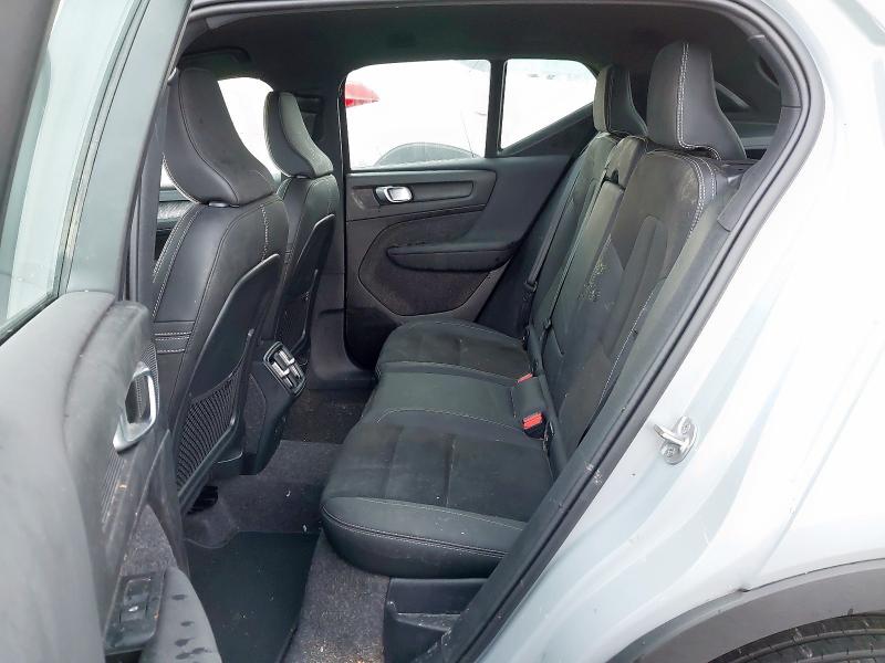 2025 VOLVO XC40 2.0 B4P PLUS DARK 5DR AUTO