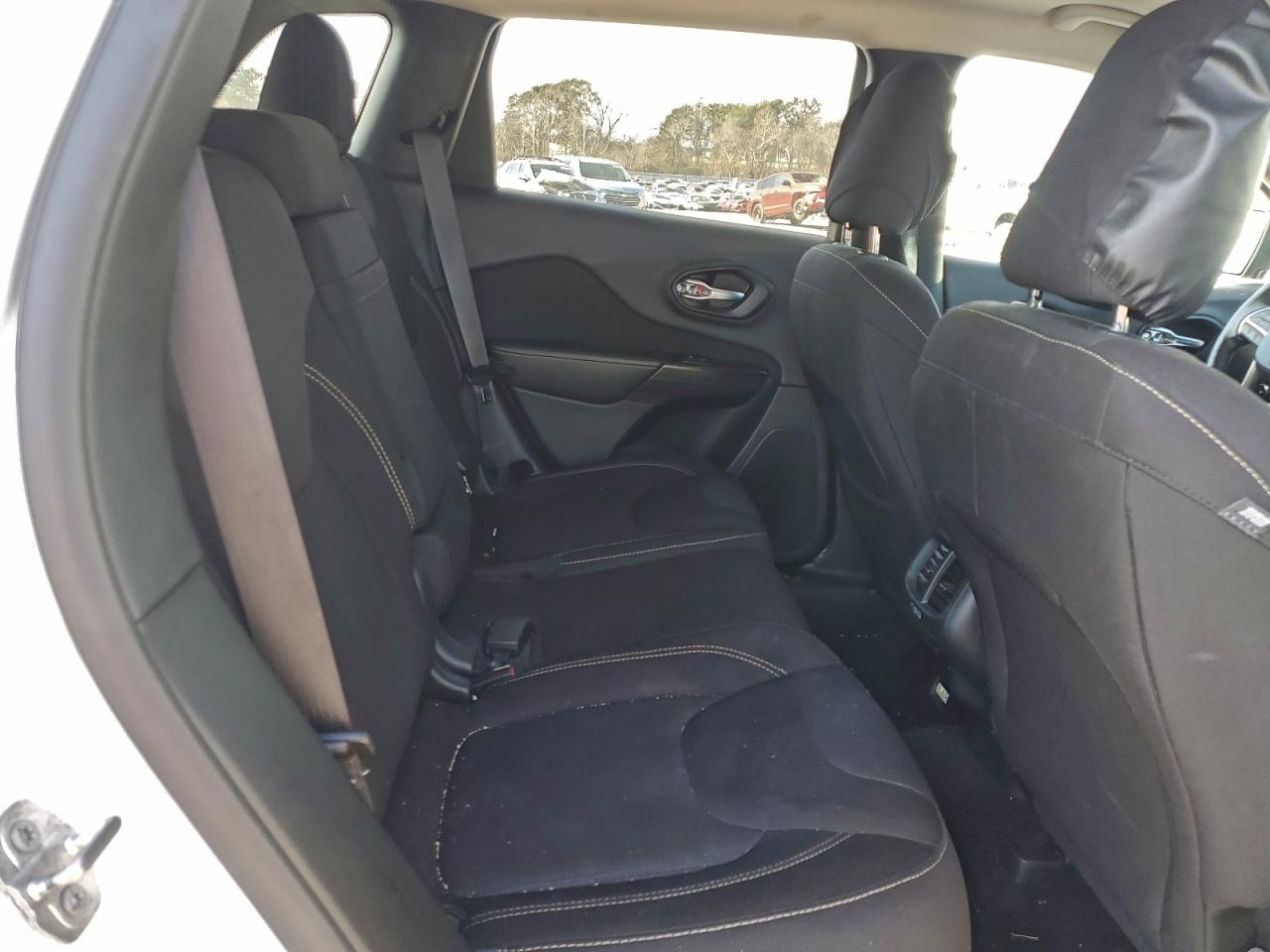 2016 Jeep Cherokee Latitude VIN: 1C4PJMCB5GW197500 Lot: 94343725