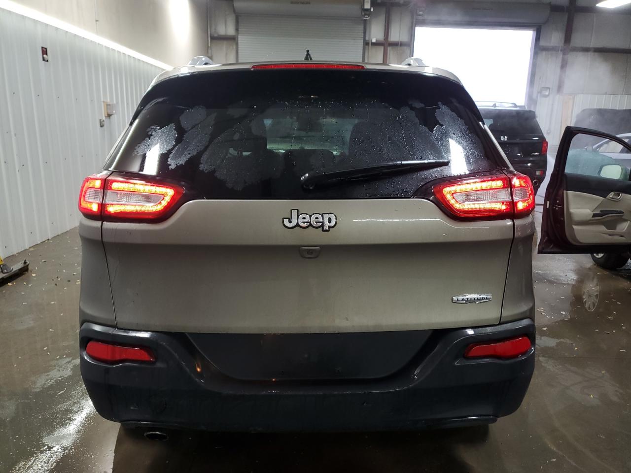 2016 Jeep Cherokee Latitude VIN: 1C4PJLCB6GW370094 Lot: 93399865