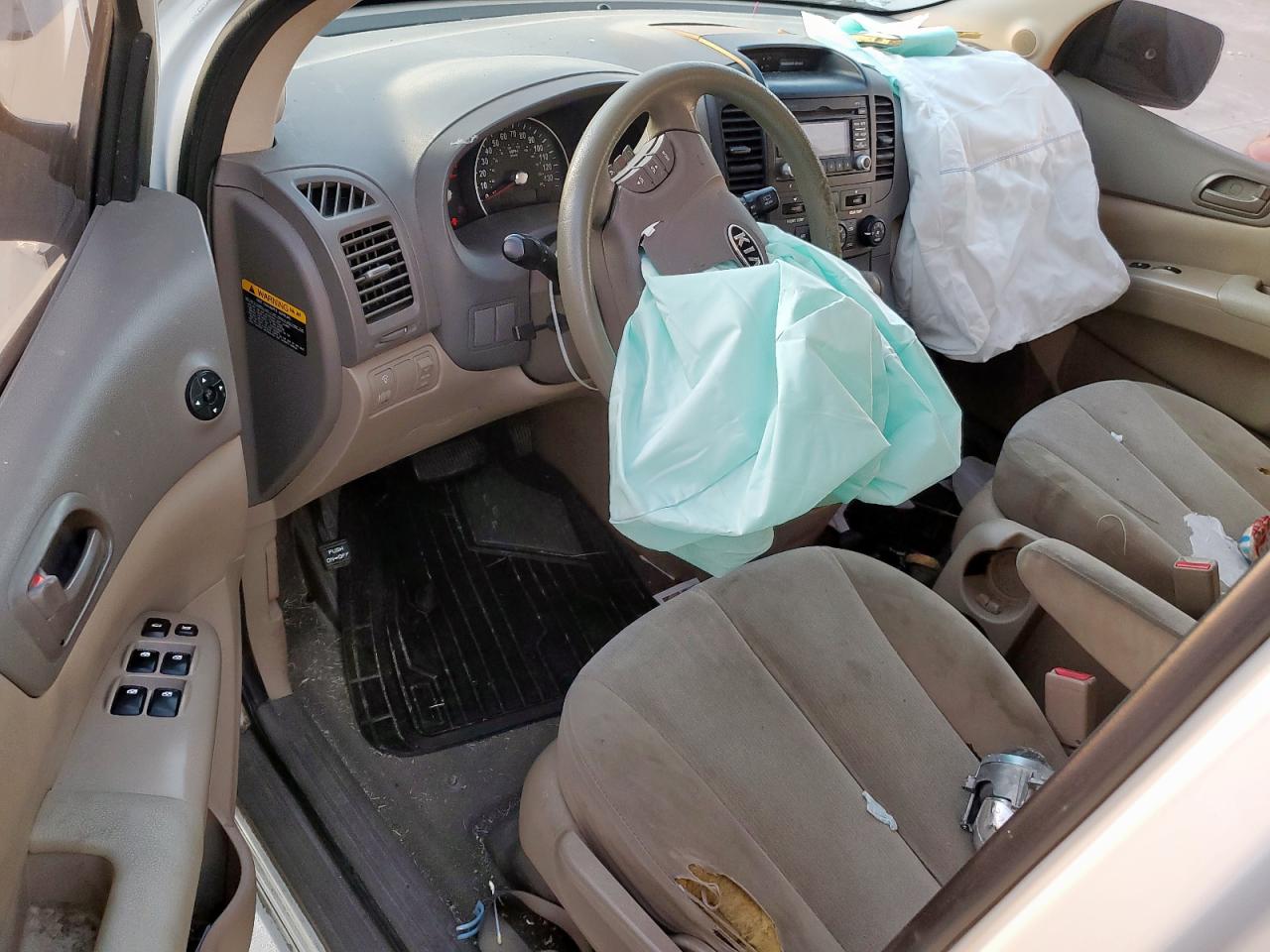 2011 Kia Sedona Lx VIN: KNDMG4C7XB6372281 Lot: 92132935