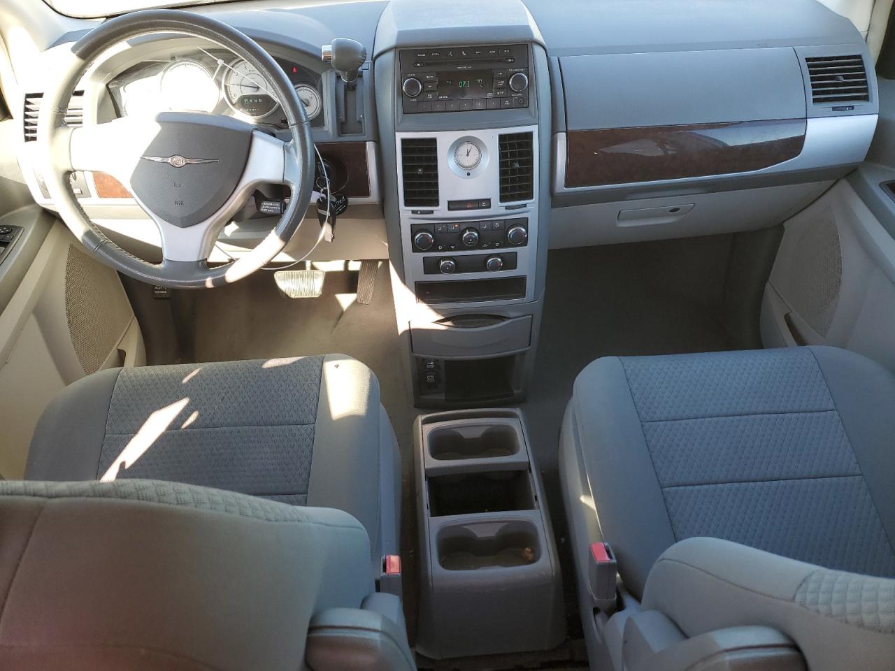 2010 Chrysler Town & Country Touring VIN: 2A4RR5D13AR260410 Lot: 90798655