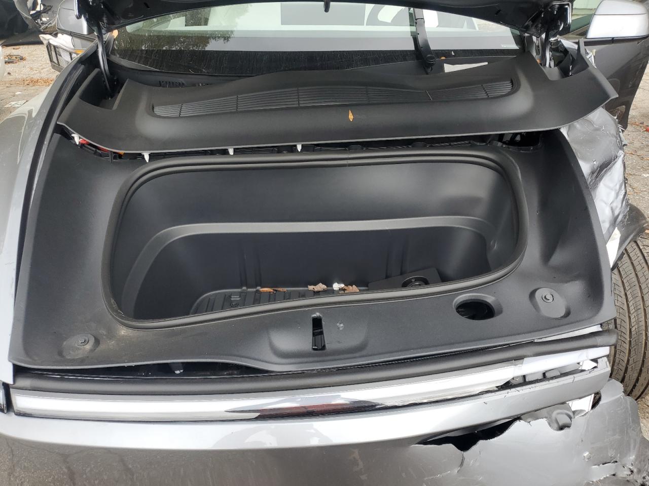 2026 Tesla Model Y VIN: 7SAYGDED6TA500770 Lot: 90715025